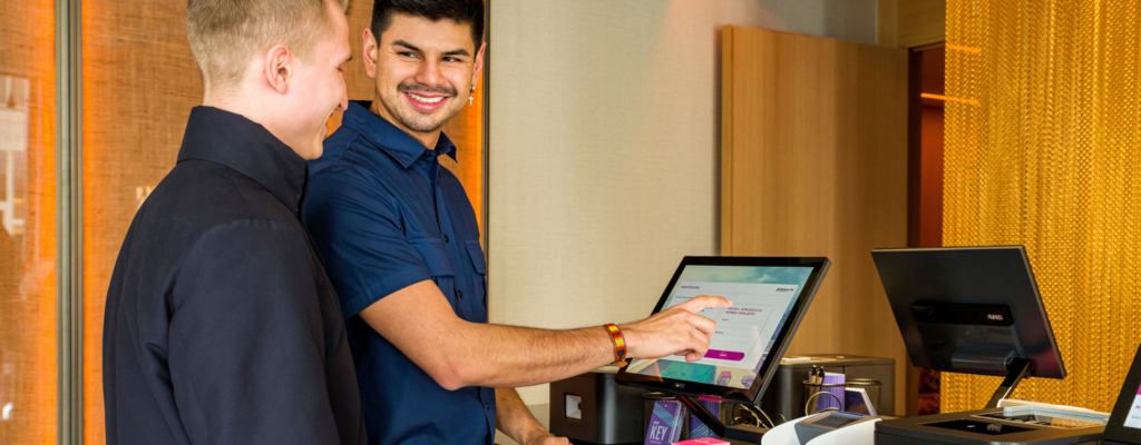 Bornes de self check-in par Tabhotel à l'hôtel Pestana CR7 Madrid